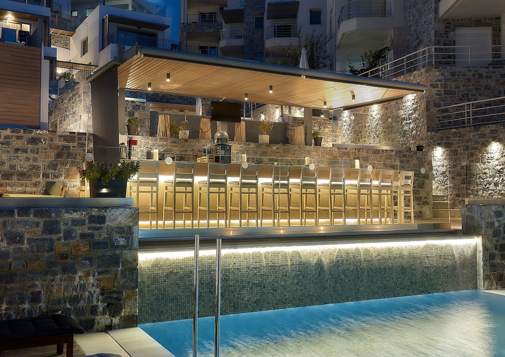 Seascape Luxury Residences — Restaurant & bars in Lygaria