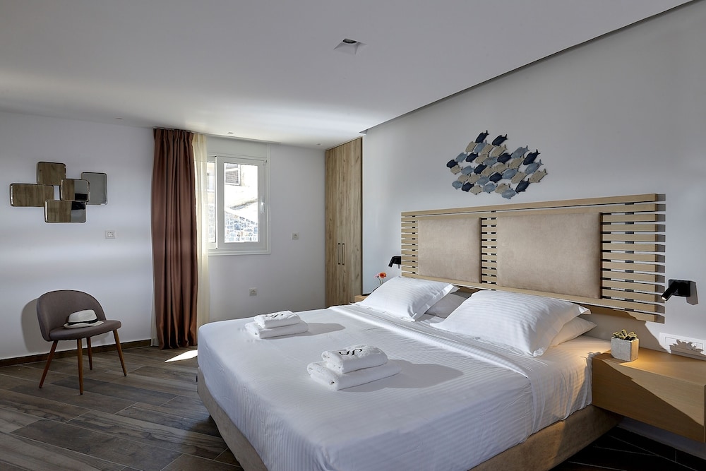 Seascape Luxury Residences — Hotel rooms in Lygaria