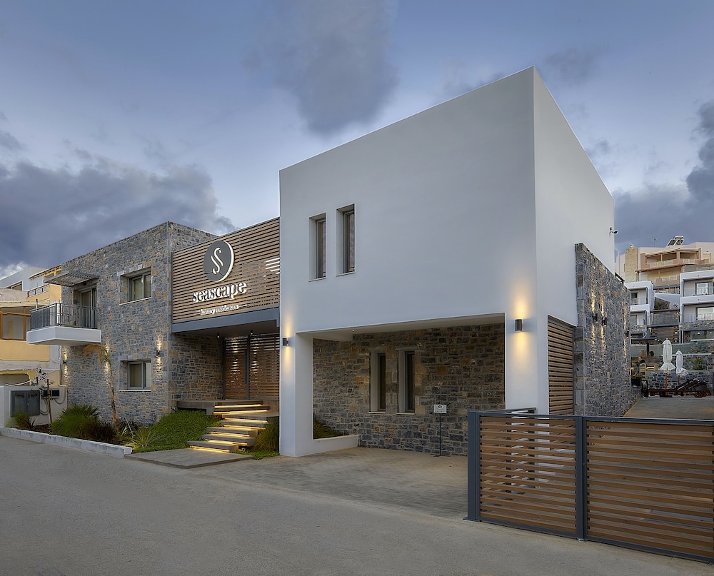 Seascape Luxury Residences — Hotel building in Lygaria