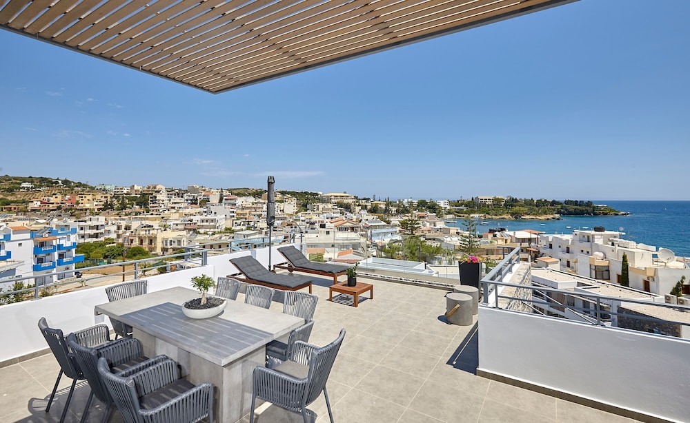 Seascape Luxury Residences — Hotel building in Lygaria