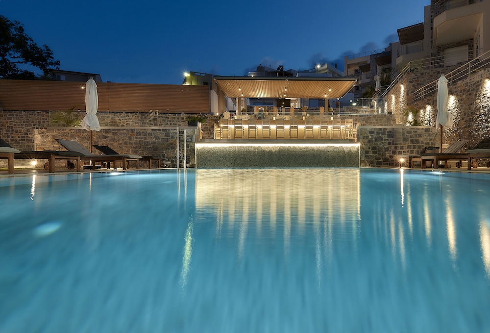 Seascape Luxury Residences — Swimming pool in Lygaria