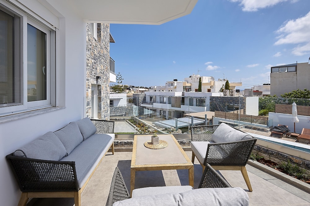 Seascape Luxury Residences — Hotel building in Lygaria