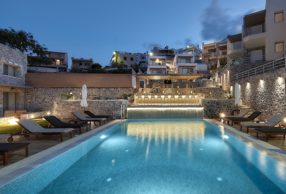 Seascape Luxury Residences — Swimming pool in Lygaria