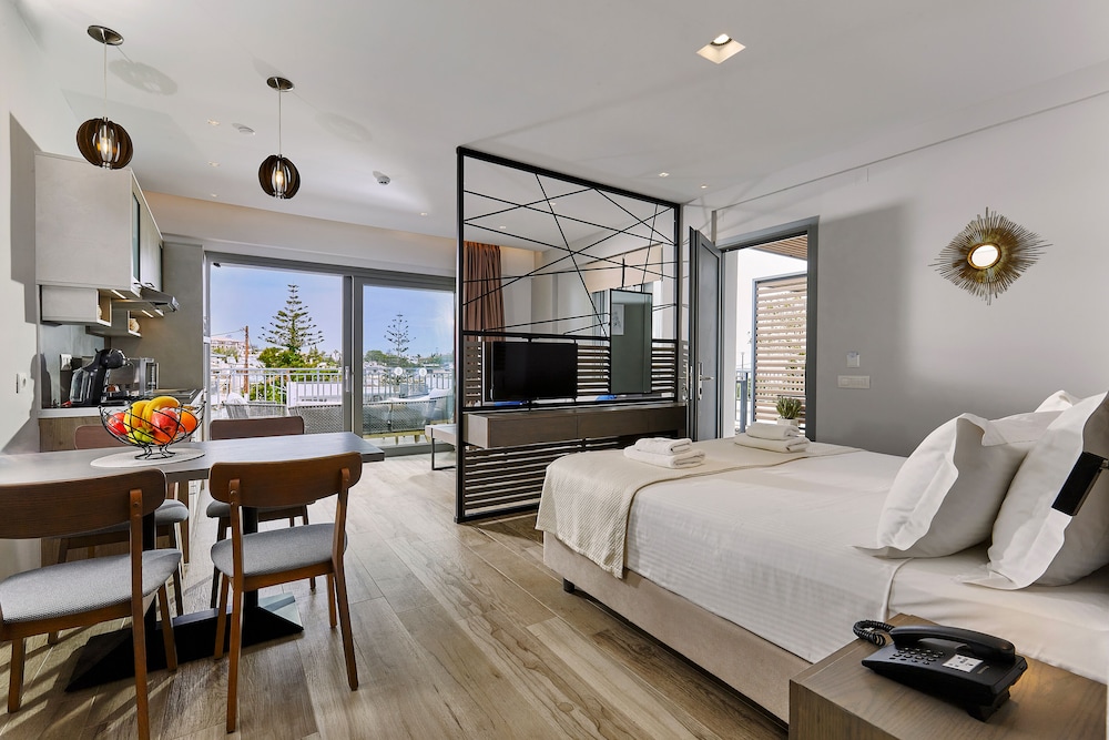 Seascape Luxury Residences — Hotel rooms in Lygaria