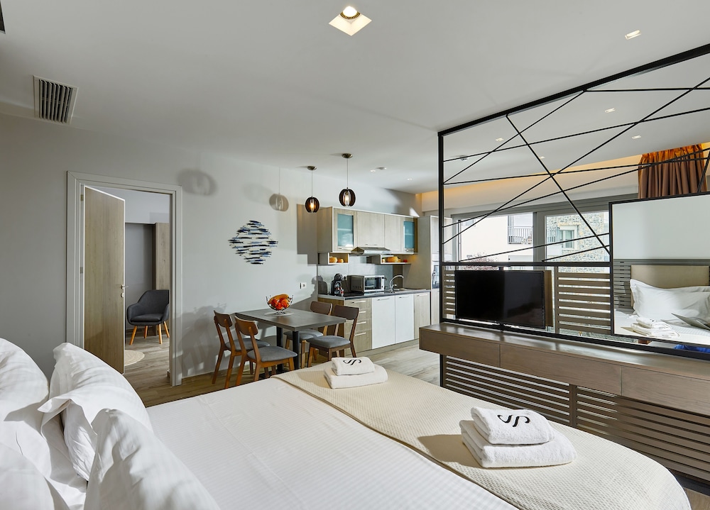 Seascape Luxury Residences — Hotel rooms in Lygaria
