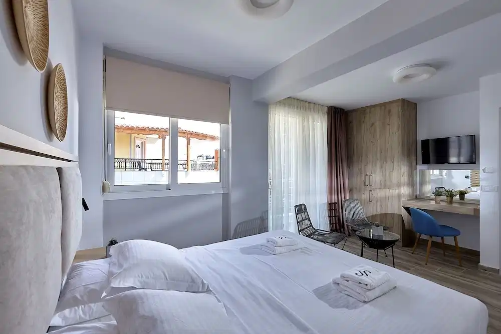 Seascape Luxury Residences — Hotel rooms in Lygaria