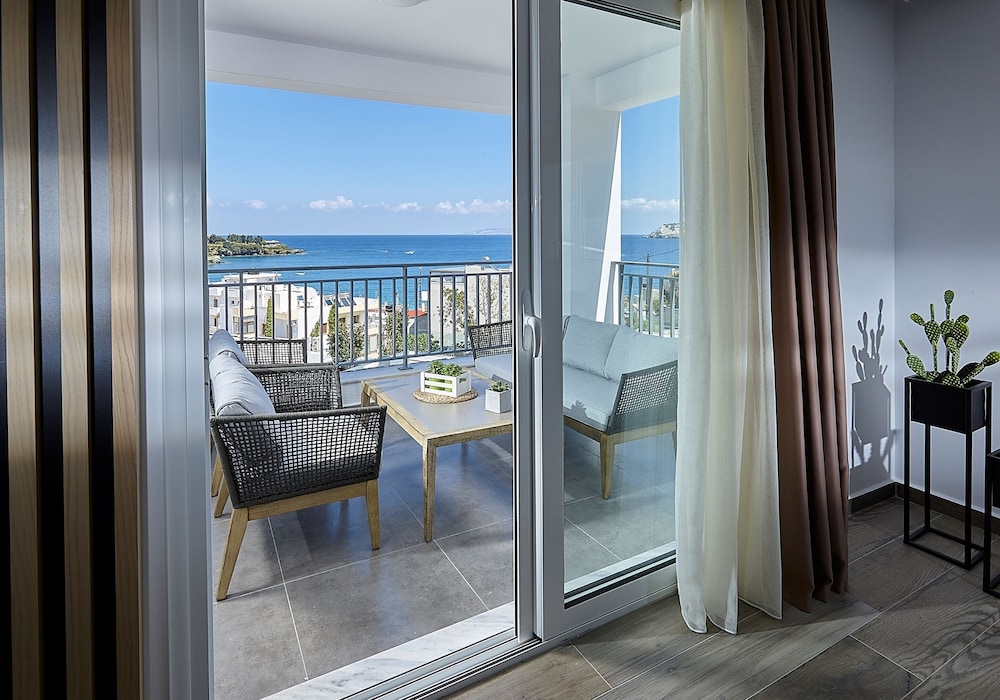 Seascape Luxury Residences — Hotel rooms in Lygaria