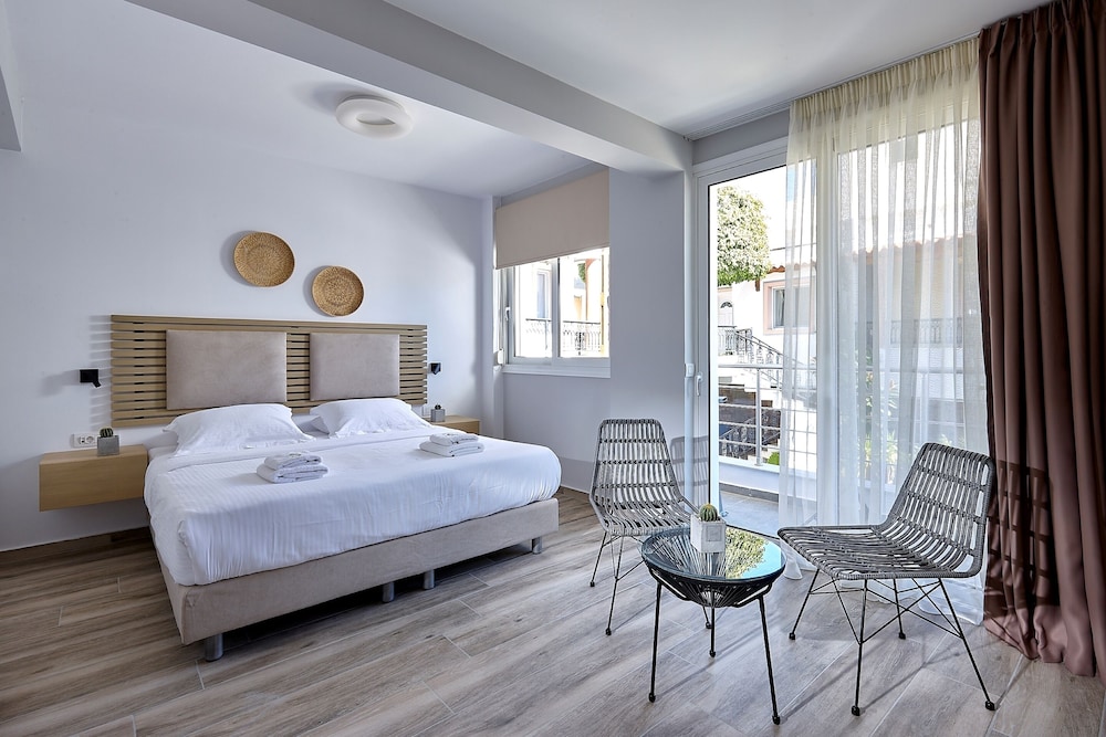 Seascape Luxury Residences — Hotel rooms in Lygaria