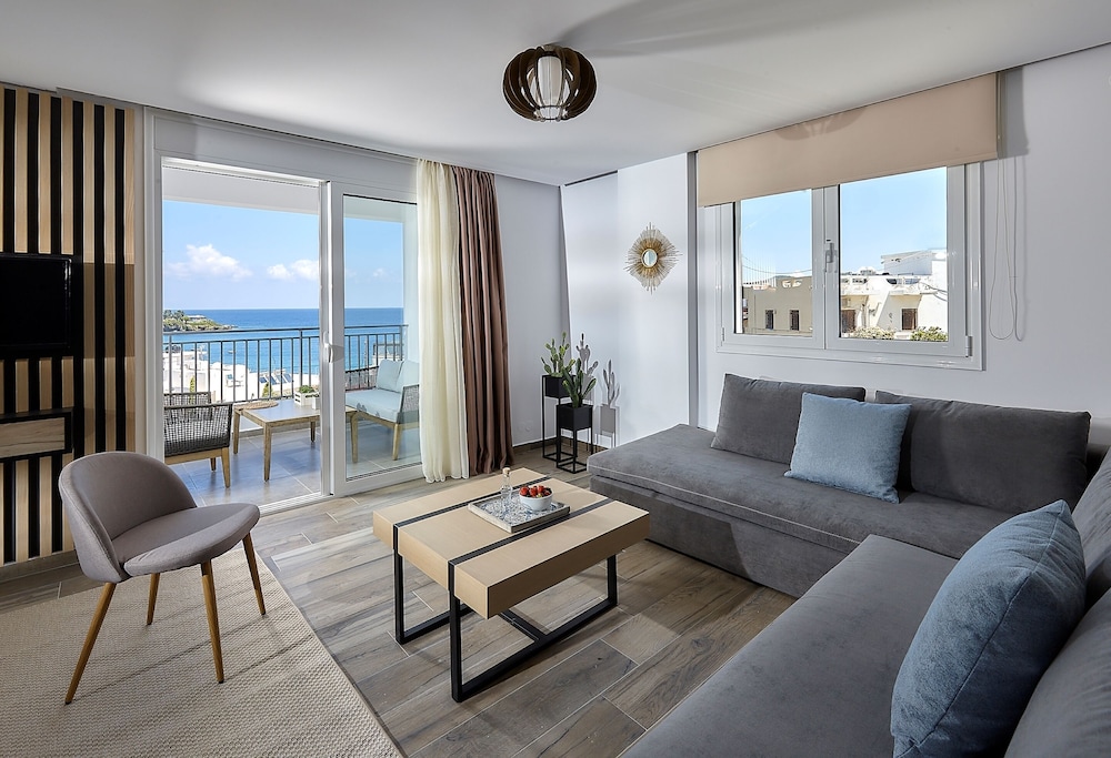 Seascape Luxury Residences — Hotel rooms in Lygaria