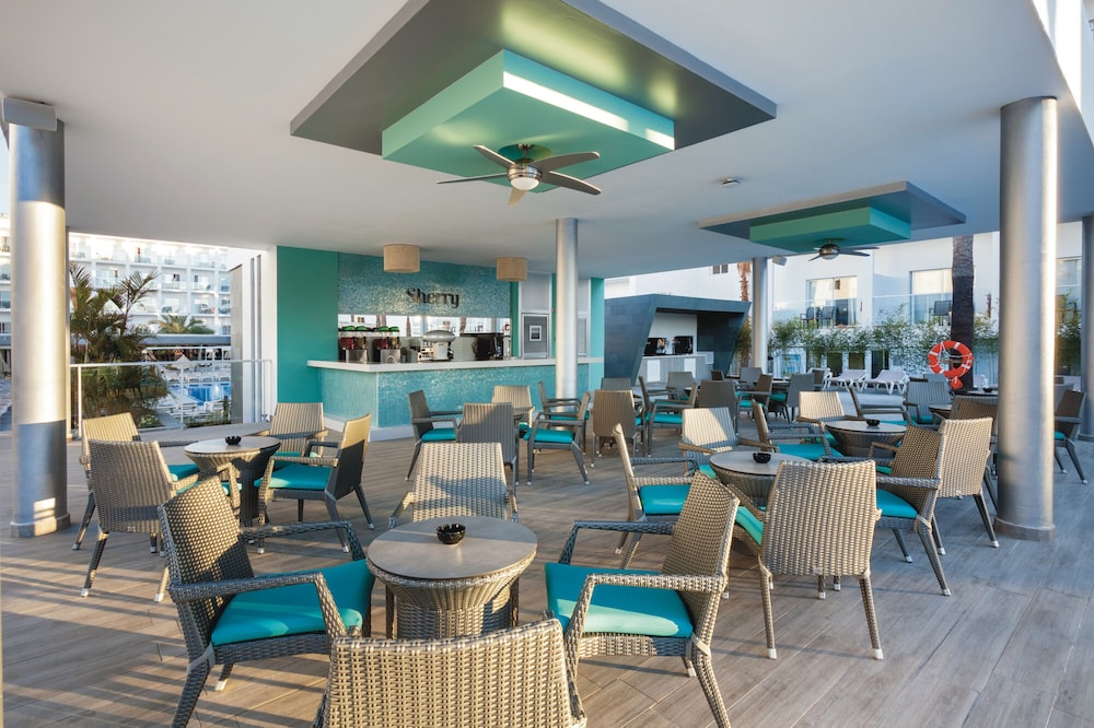 Hotel Riu Costa del Sol - All Inclusive — Restaurant & bars in Torremolinos, Andalusia