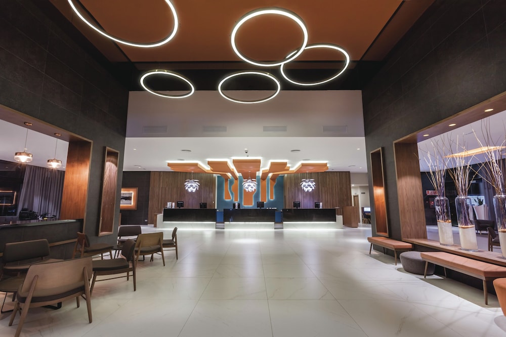 Hotel Riu Costa del Sol - All Inclusive — Hotel building in Torremolinos, Andalusia