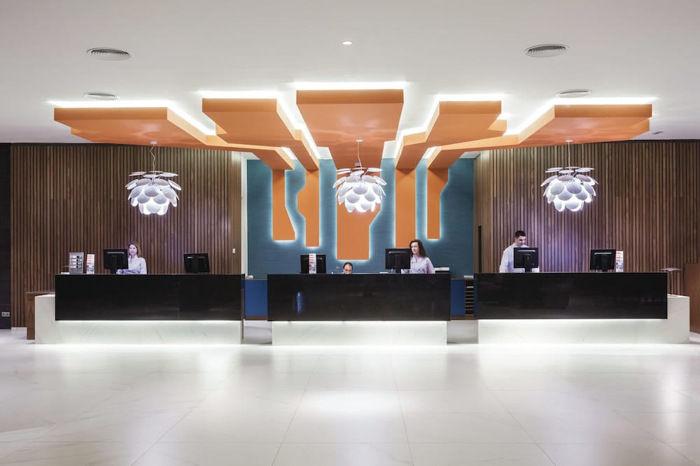 Hotel Riu Costa del Sol - All Inclusive — Hotel building in Torremolinos, Andalusia