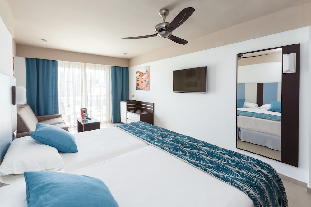 Hotel Riu Costa del Sol - All Inclusive — Hotel rooms in Torremolinos, Andalusia