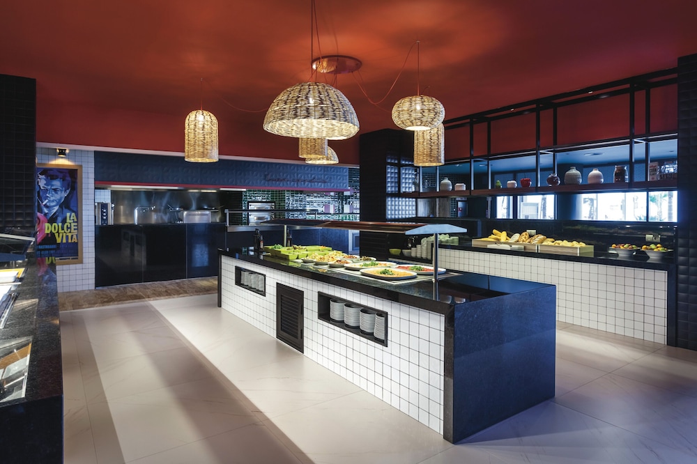 Hotel Riu Costa del Sol - All Inclusive — Restaurant & bars in Torremolinos, Andalusia