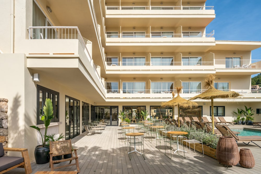 Hotel Edén Nord Soller — Hotel building in Puerto de Soller, Balearic Islands