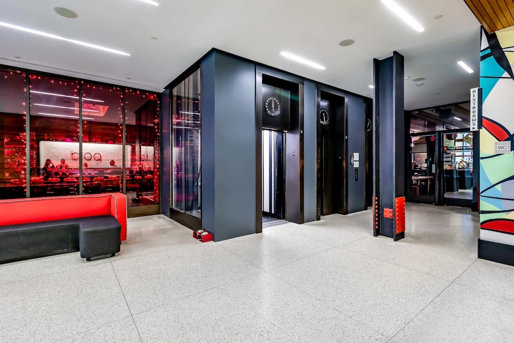 Pod 39 — Hotel building in New York City, New York State