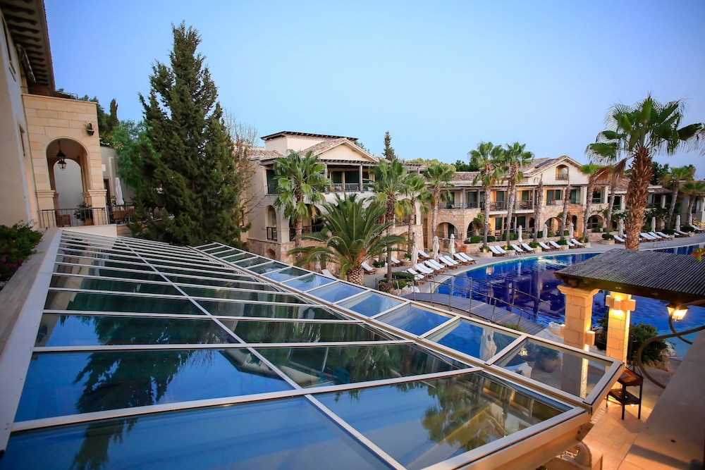 Columbia Beach Resort — Hotel building in Pissouri, Limassol Region