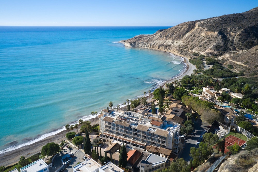 Columbia Beach Resort — Hotel building in Pissouri, Limassol Region