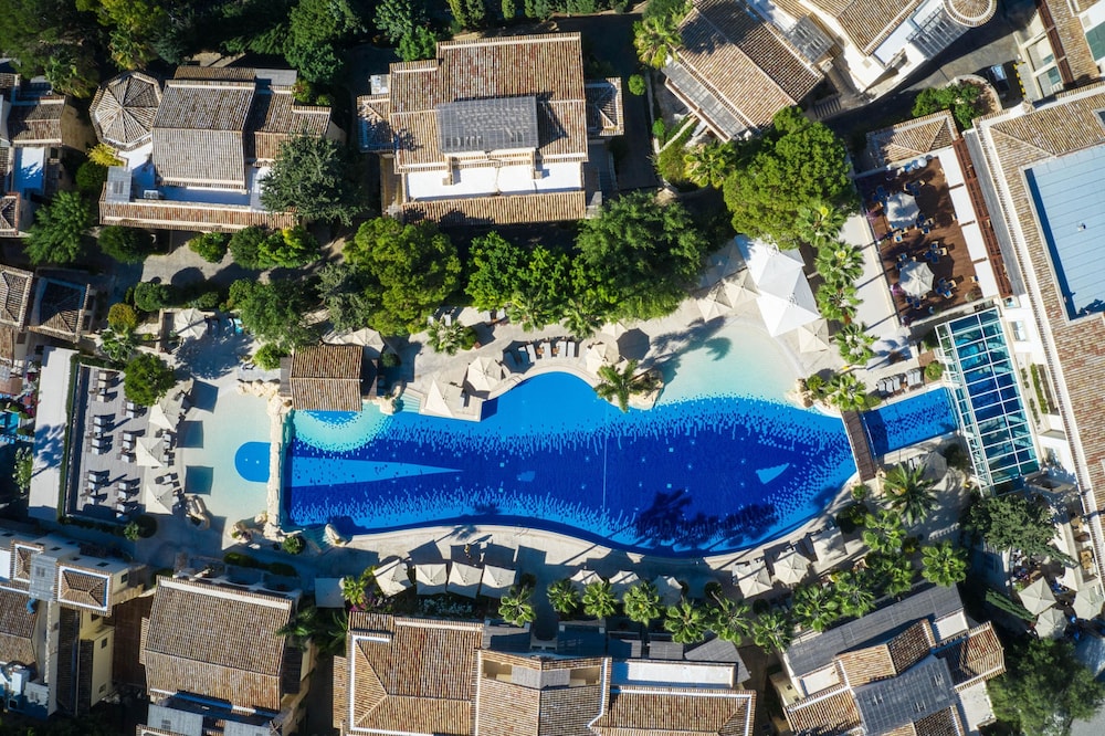 Columbia Beach Resort — Swimming pool in Pissouri, Limassol Region