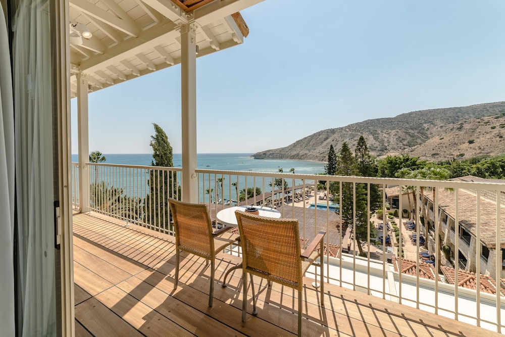 Columbia Beach Resort — Hotel rooms in Pissouri, Limassol Region