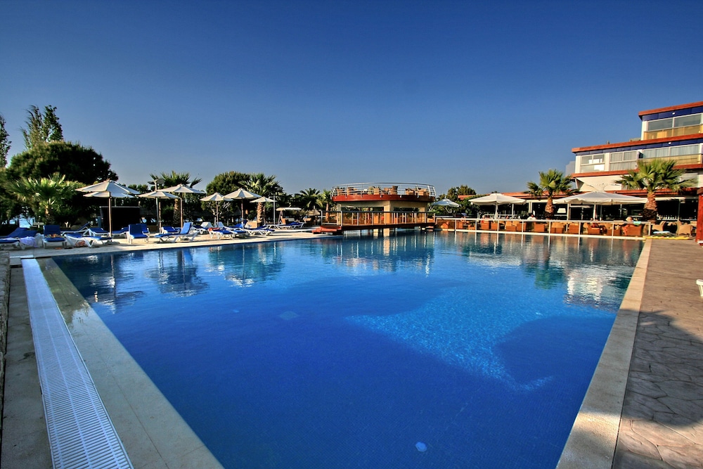 All Senses Ocean Blue Sea Side Resort & Spa By Anayia All Inclusive Resorts — Swimming pool in Kremasti, South Aegean