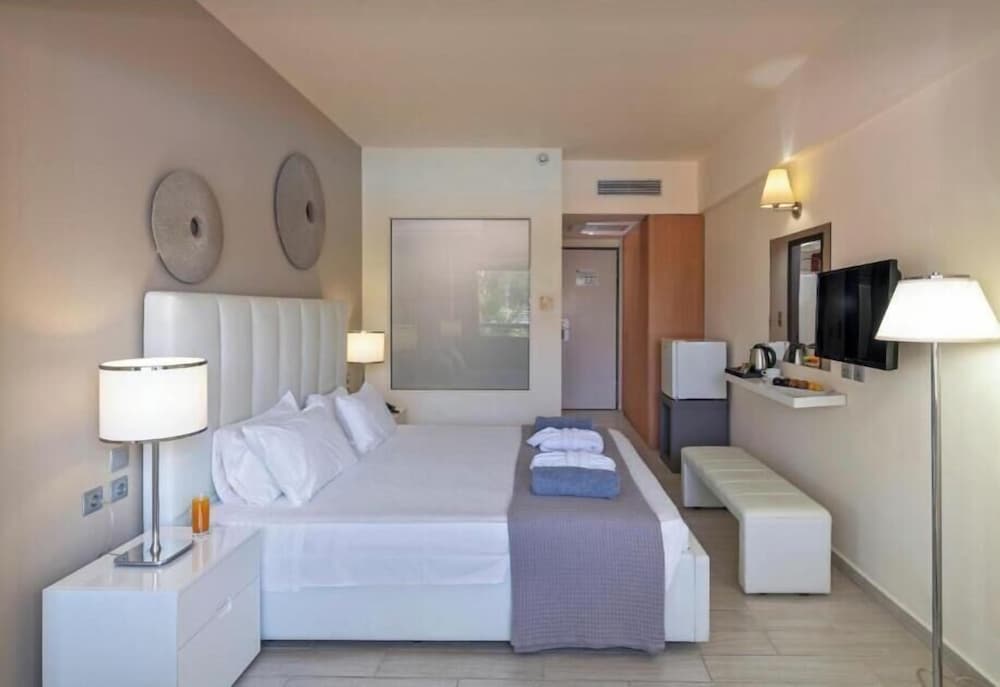 All Senses Ocean Blue Sea Side Resort & Spa By Anayia All Inclusive Resorts — Hotel rooms in Kremasti, South Aegean