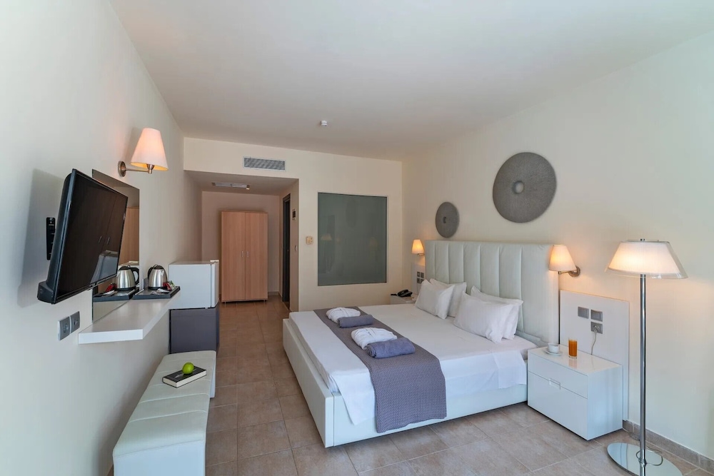 All Senses Ocean Blue Sea Side Resort & Spa By Anayia All Inclusive Resorts — Hotel rooms in Kremasti, South Aegean
