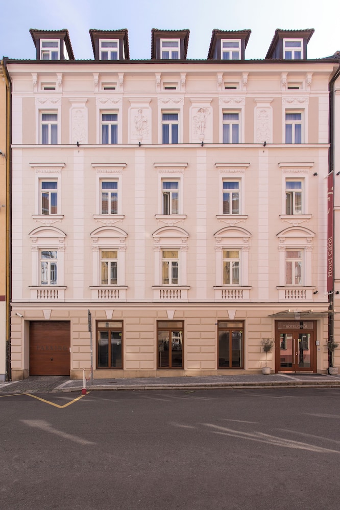 Hotel Carol