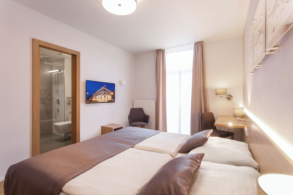 Hotel Carol — Hotel rooms in Prague, Prague