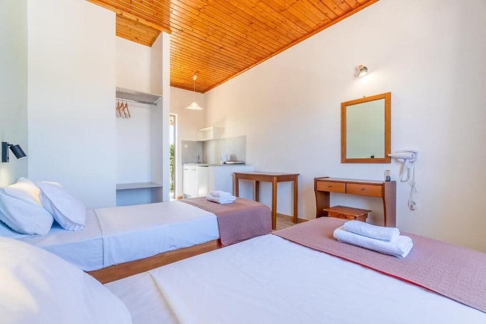Saint Peter Bay Aparthotel by Konnect — Hotel rooms in Lefkimmi (Corfu), Ionian Islands