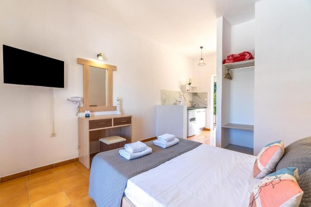 Saint Peter Bay Aparthotel by Konnect — Hotel rooms in Lefkimmi (Corfu), Ionian Islands