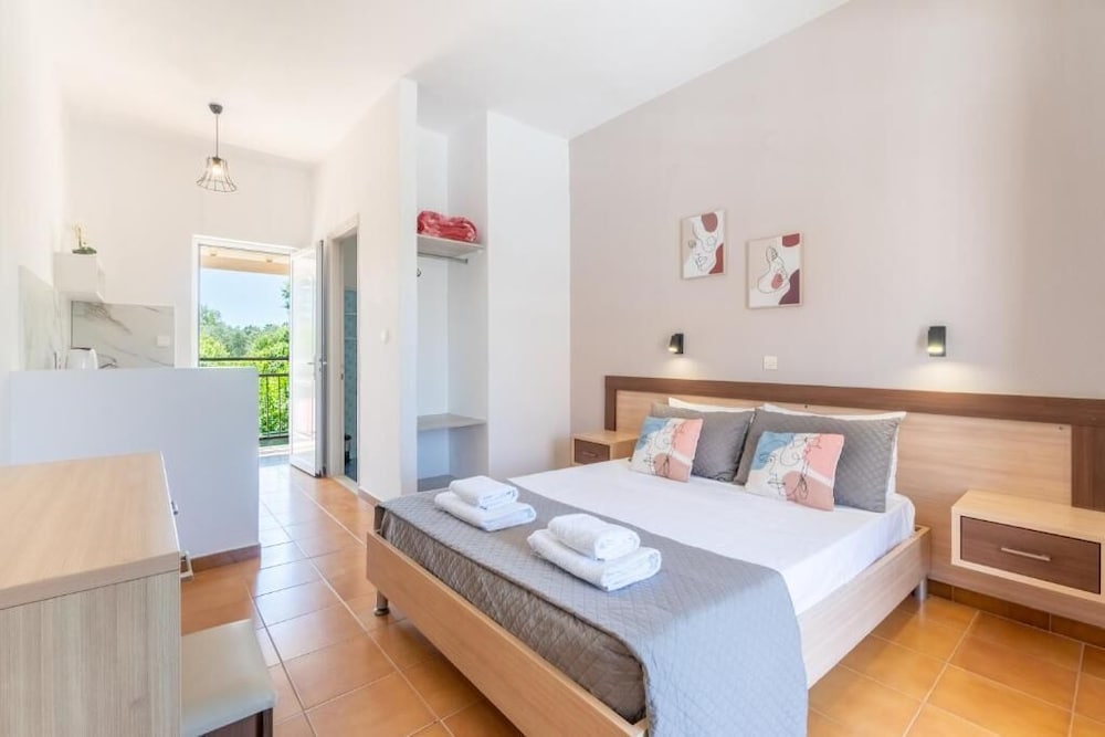 Saint Peter Bay Aparthotel by Konnect — Hotel rooms in Lefkimmi (Corfu), Ionian Islands