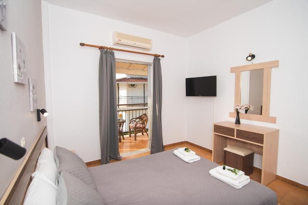 Saint Peter Bay Aparthotel by Konnect — Hotel rooms in Lefkimmi (Corfu), Ionian Islands
