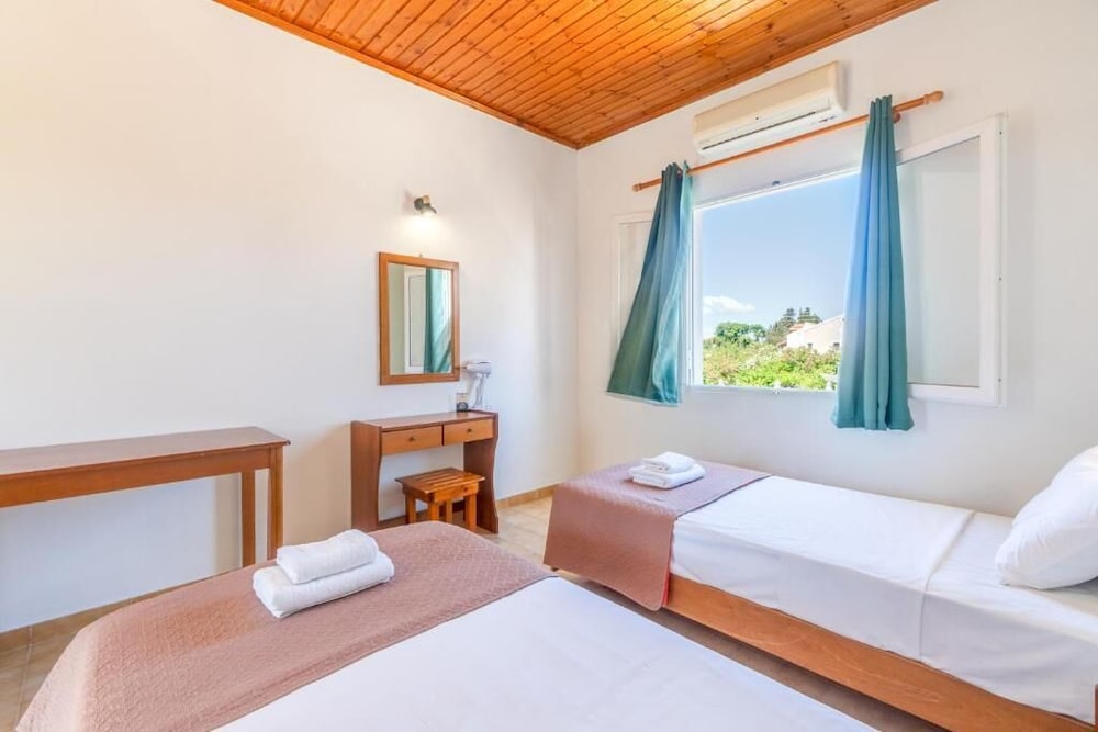 Saint Peter Bay Aparthotel by Konnect — Hotel rooms in Lefkimmi (Corfu), Ionian Islands