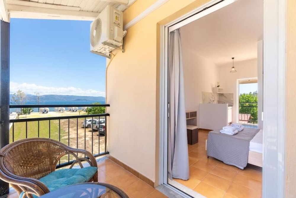 Saint Peter Bay Aparthotel by Konnect — Hotel rooms in Lefkimmi (Corfu), Ionian Islands