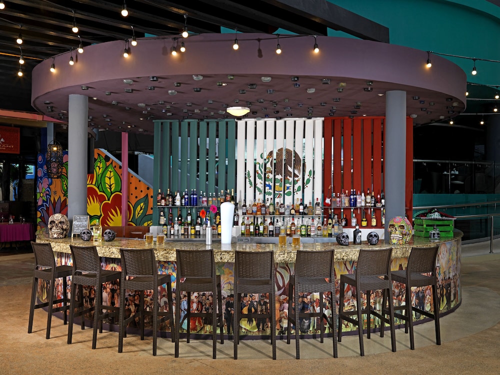 Hard Rock Hotel Cancun -  All Inclusive — Restaurant in Cancun, Quintana Roo