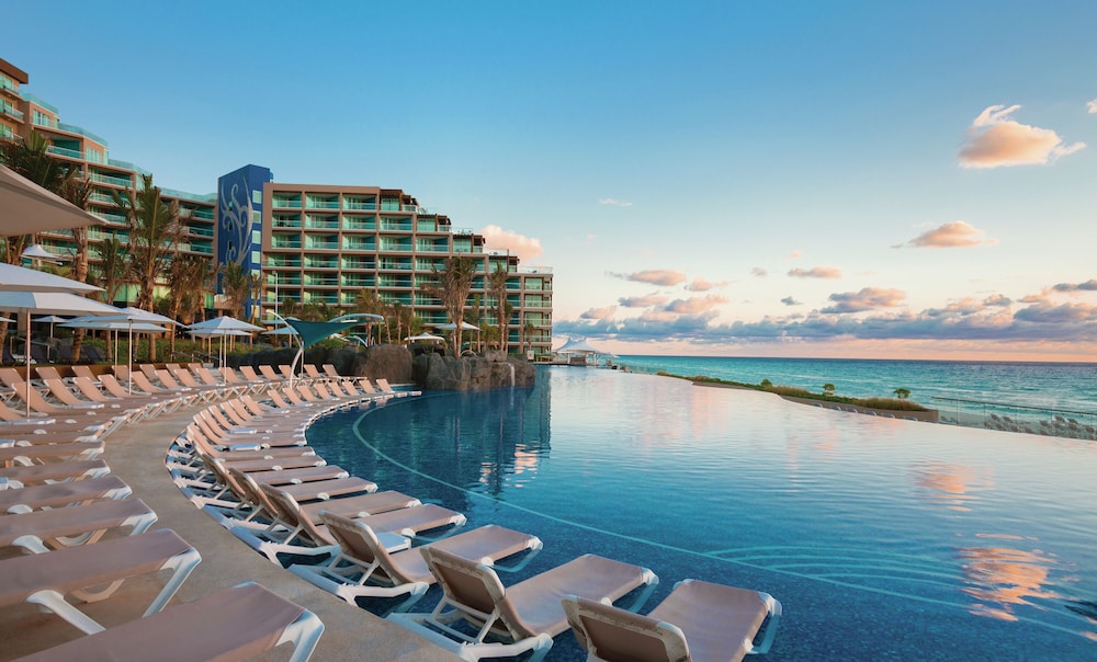 Hard Rock Hotel Cancun -  All Inclusive — Pool in Cancun, Quintana Roo