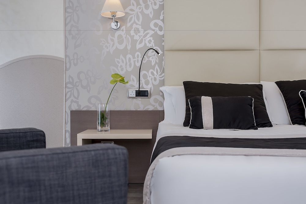 Demetra Hotel — Hotel rooms in Rome, Lazio