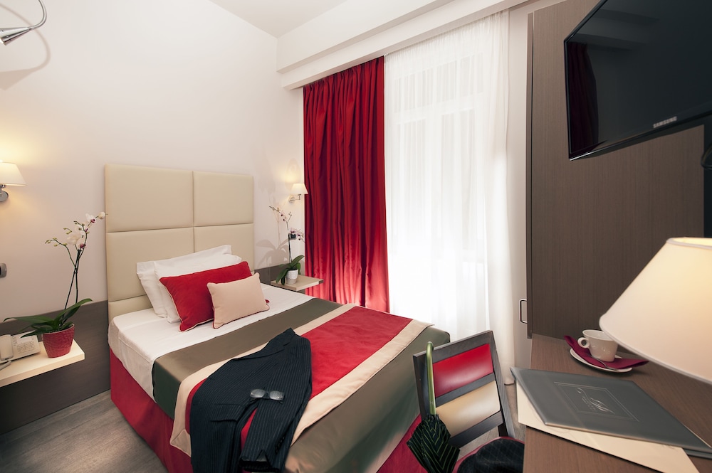 Demetra Hotel — Hotel rooms in Rome, Lazio