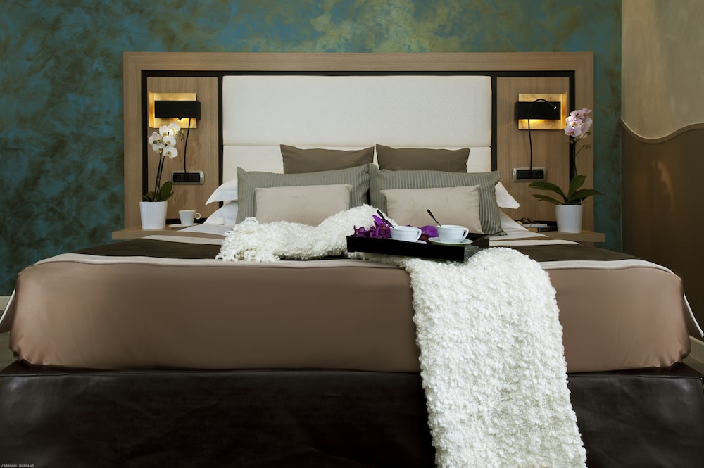 Demetra Hotel — Hotel rooms in Rome, Lazio