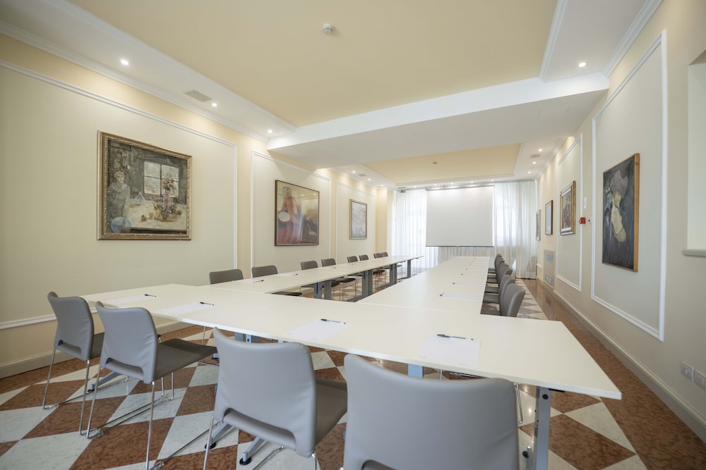 Grand Hotel Liberty — Restaurant & bars in Riva del Garda, Trentino-Alto Adige