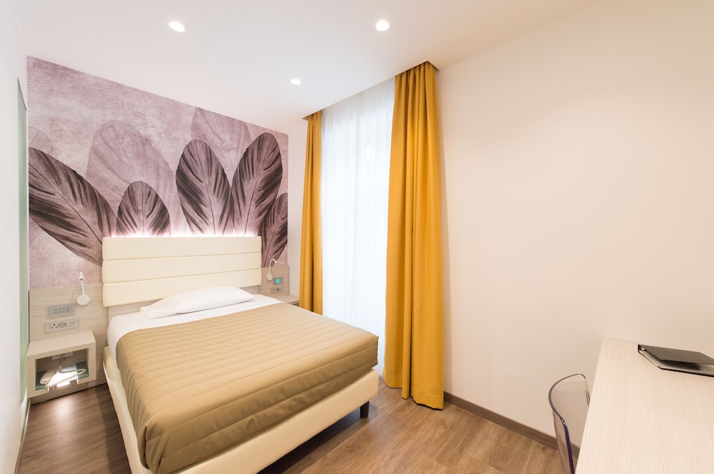 Grand Hotel Liberty — Hotel rooms in Riva del Garda, Trentino-Alto Adige