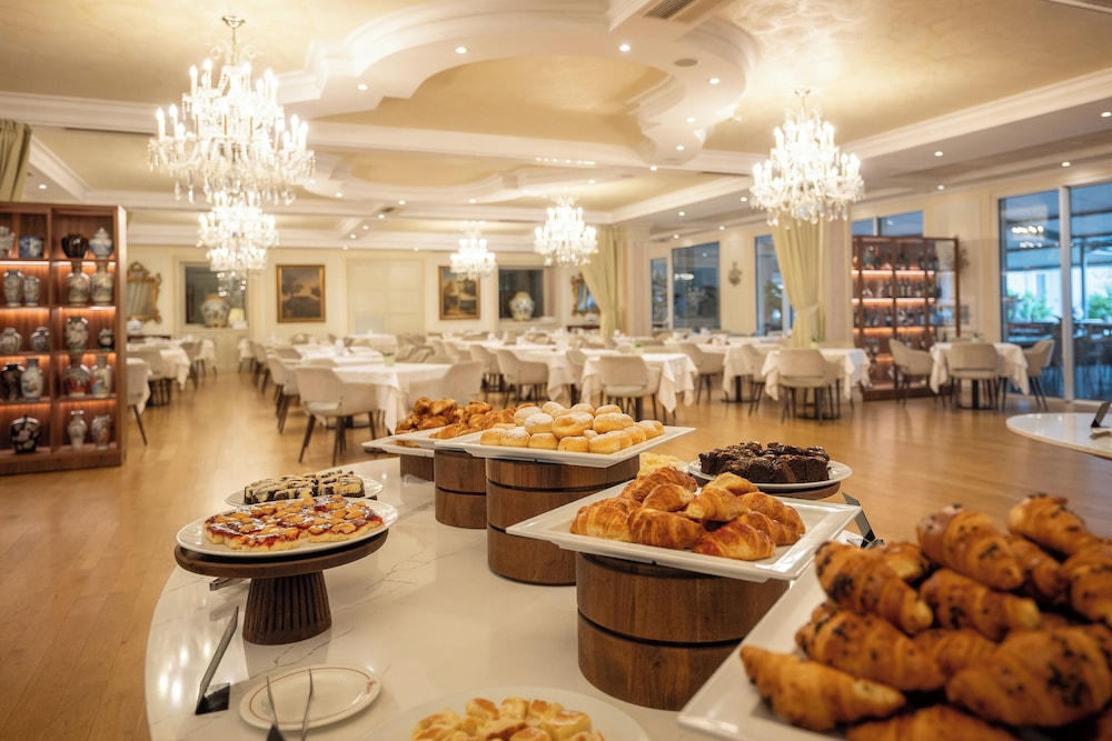 Grand Hotel Liberty — Restaurant & bars in Riva del Garda, Trentino-Alto Adige