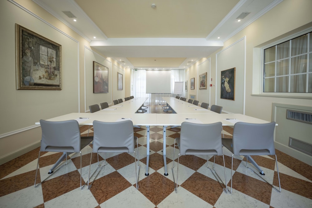 Grand Hotel Liberty — Hotel building in Riva del Garda, Trentino-Alto Adige