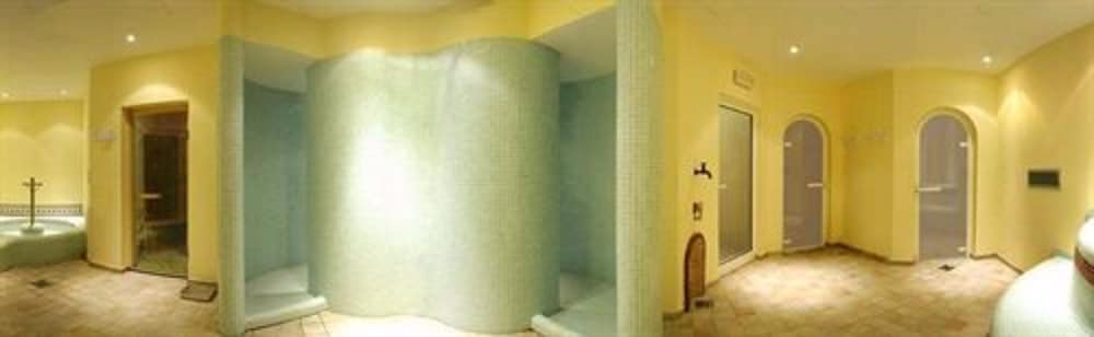 Grand Hotel Liberty — Hotel rooms in Riva del Garda, Trentino-Alto Adige