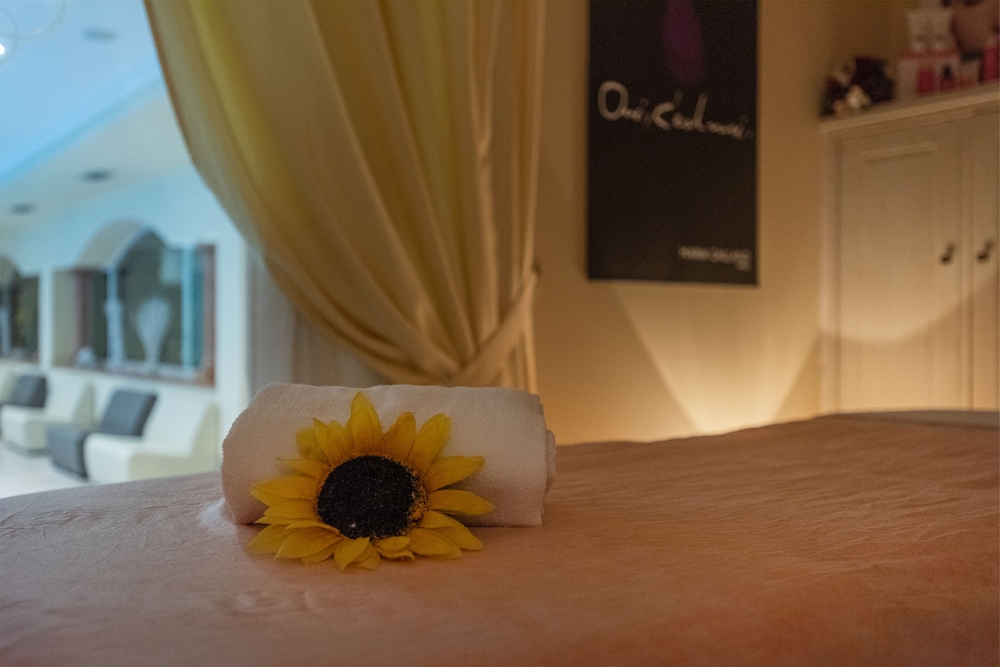 Grand Hotel Liberty — Hotel rooms in Riva del Garda, Trentino-Alto Adige