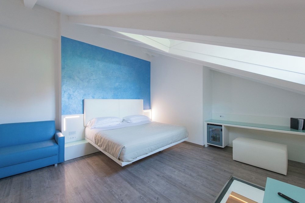 Grand Hotel Liberty — Hotel rooms in Riva del Garda, Trentino-Alto Adige