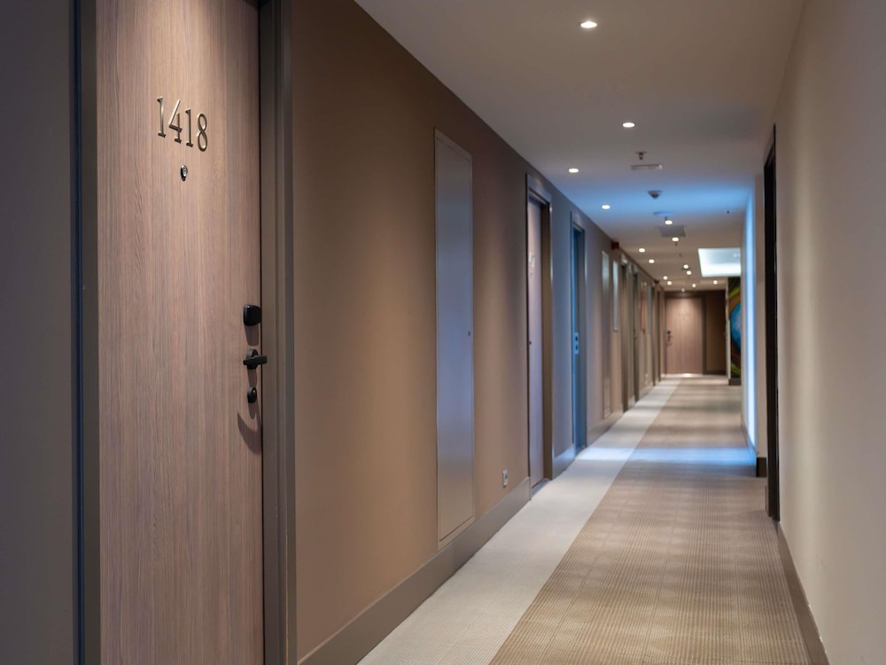 Novotel Sofia — Hotel building in Sofia, Sofia (province)