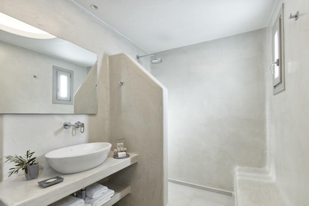 Costa Grand Resort & Spa — Hotel rooms in Kamari, South Aegean