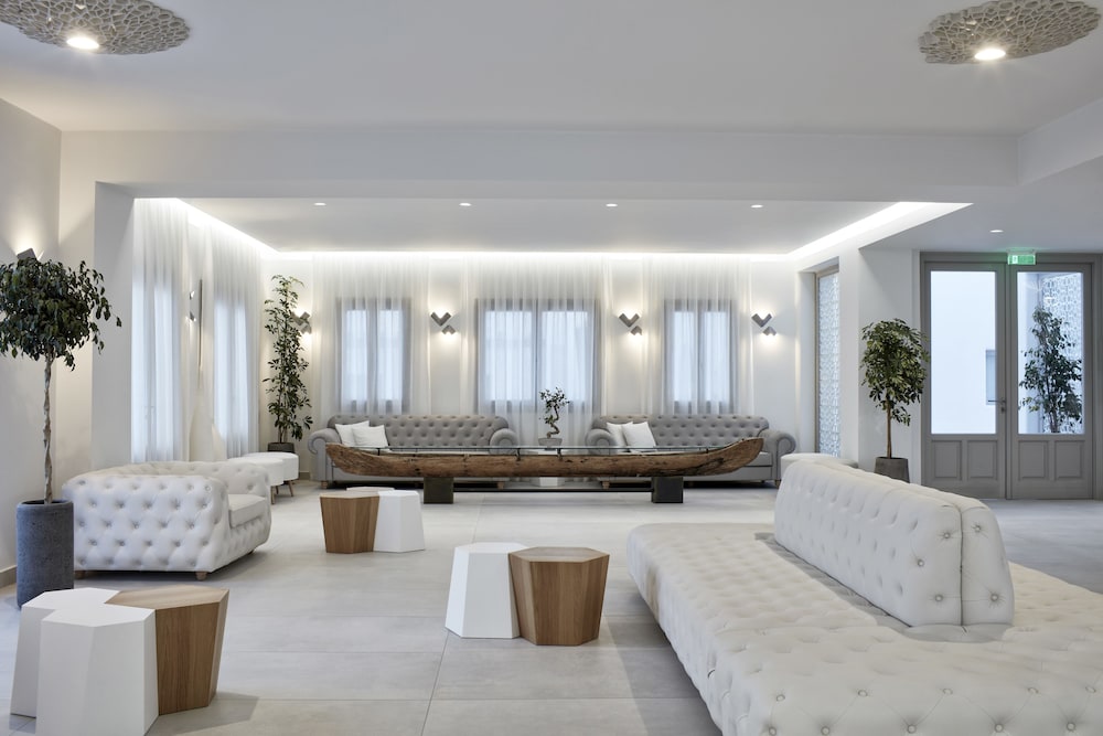 Costa Grand Resort & Spa — Hotel building in Kamari, South Aegean